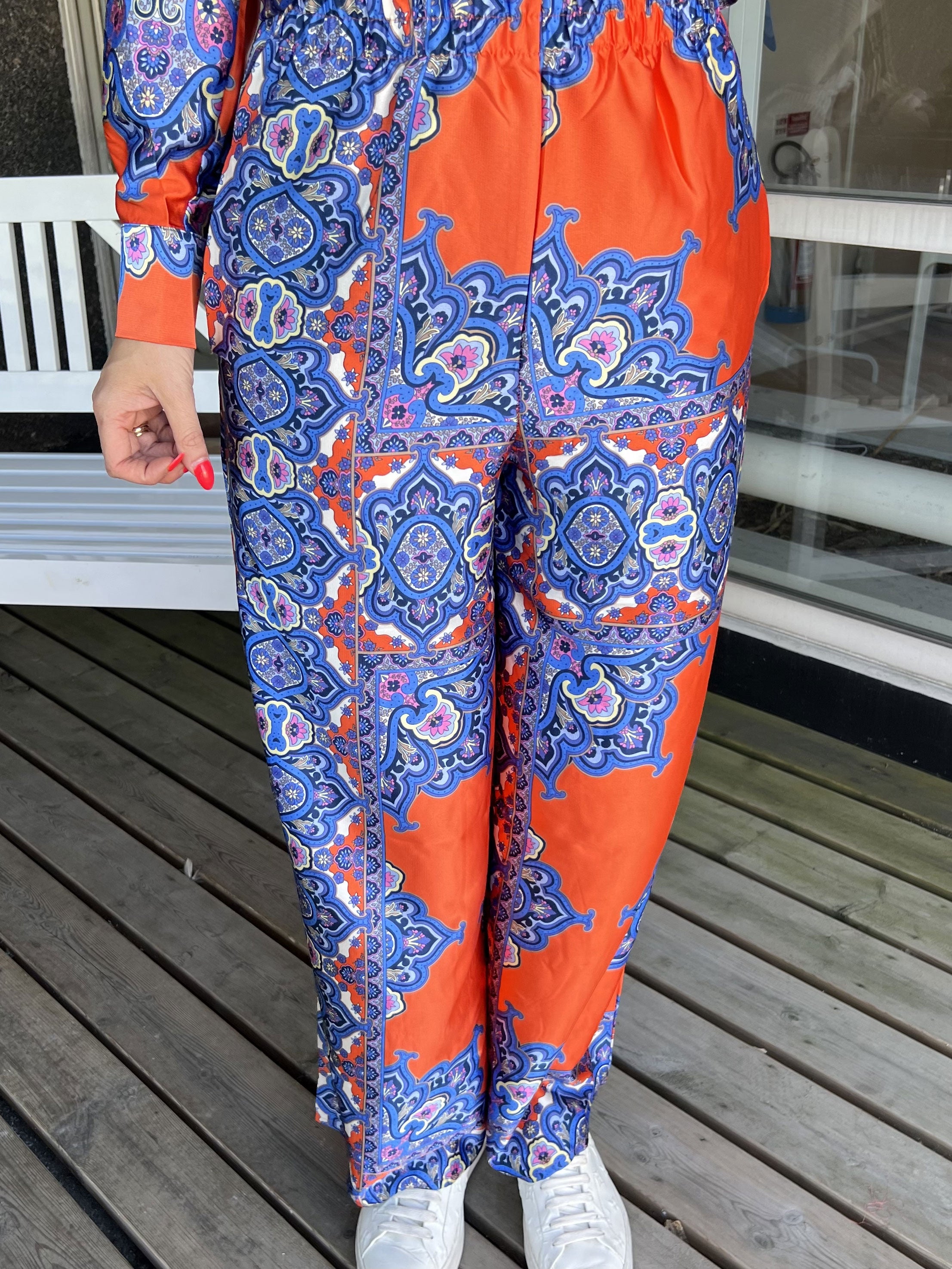 Mali Pants - Paisley mønstret bukser i silkelook